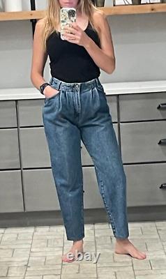 VINTAGE Levis Womens High Rise Pleated Straight Leg Mom Denim Jeans Size 10