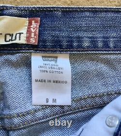 Vintage Woman's Levi Jeans Bootcut 513 Slouch Fit